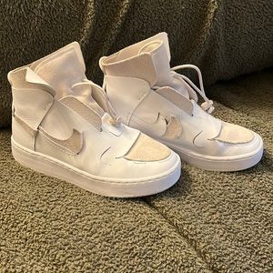 Nike Vandalized LX For Women size 6